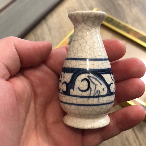 MUST BUNDLE Cute blue and white bunny crackled mini vase